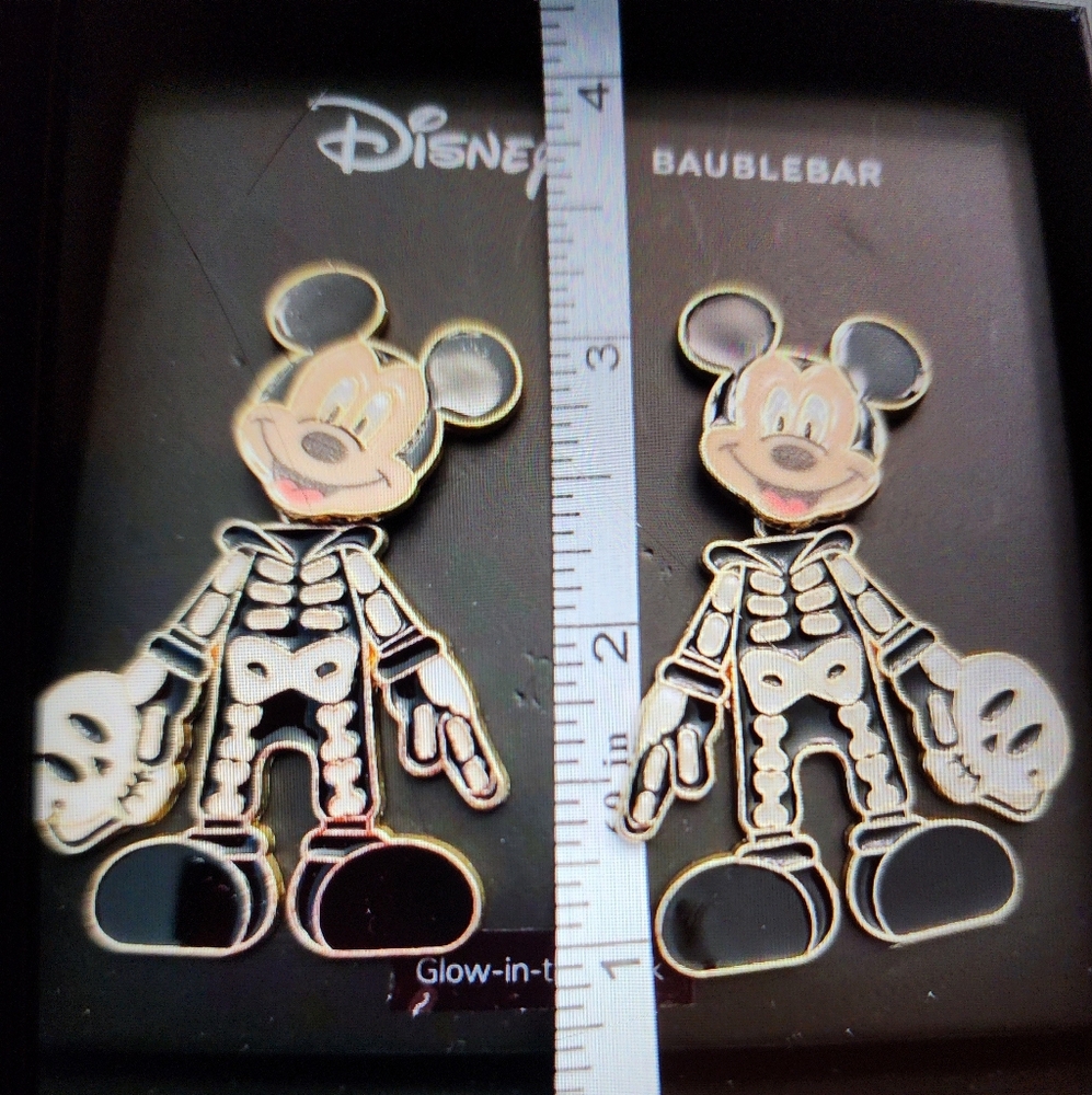 NWT Disney Halloween Mickey Mouse/ glow Earrings ✨️